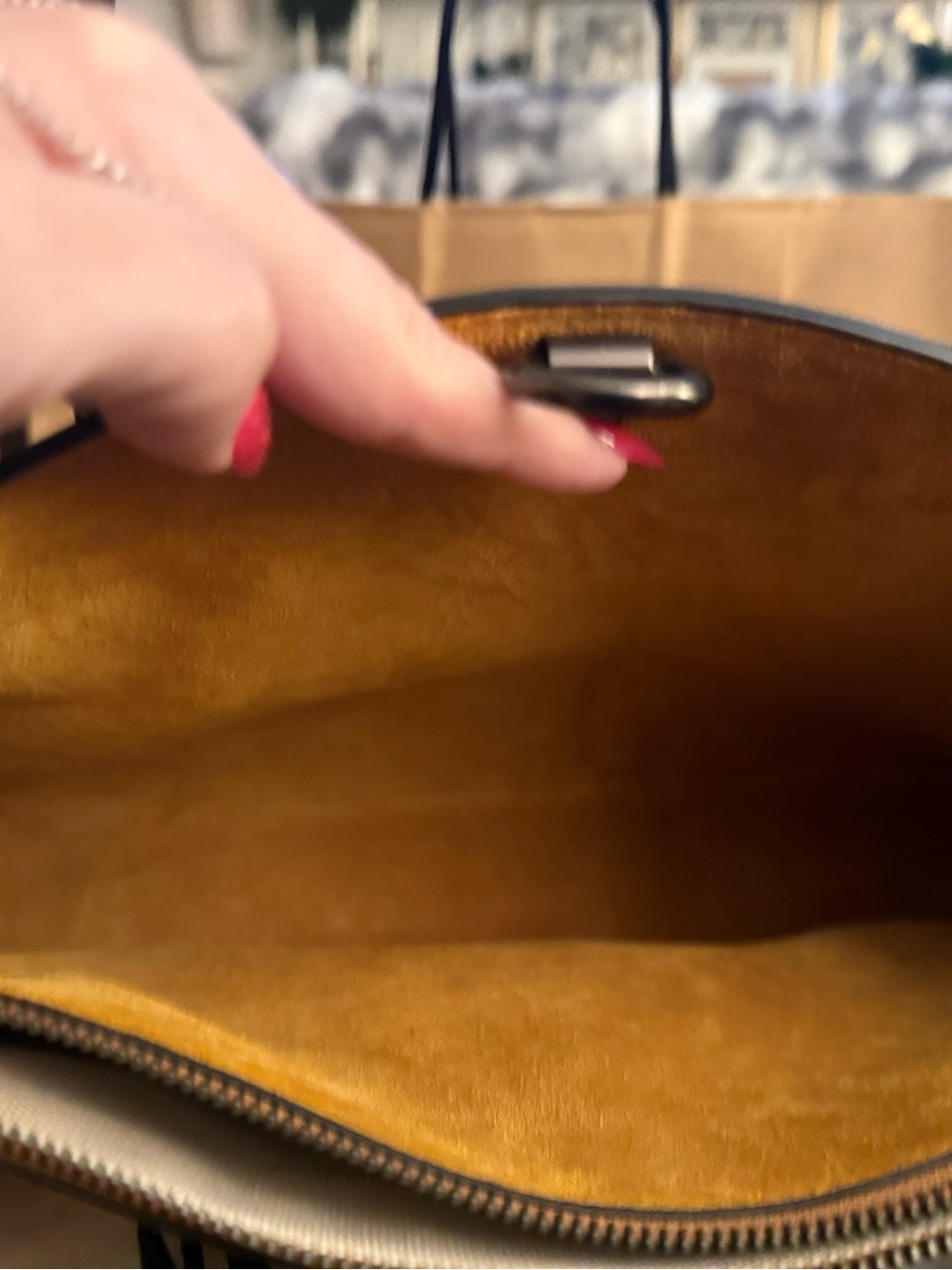 Coach Black Cooper Carryall 1941 - Picture 3 of 11